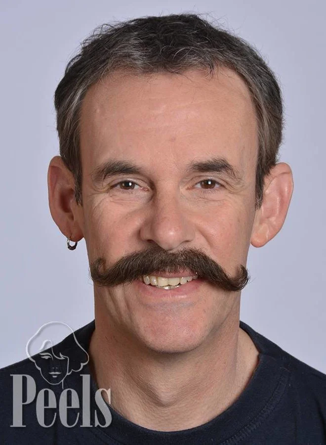 Kryolan Handgeknoopte Snor Van Echt Haar, Krul, Type 9215 3 Kryolan Handgeknoopte Snor Van Echt Haar, Krul, Type 9215